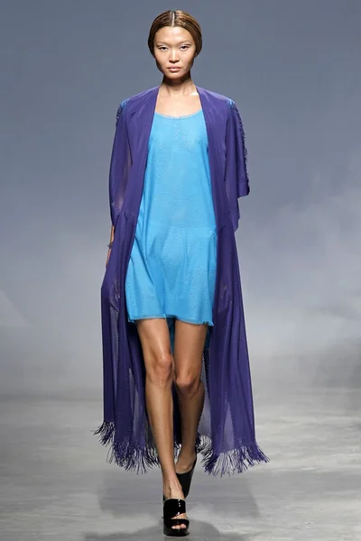 Look 16